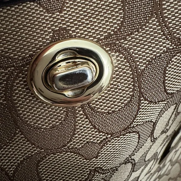 COACH TURNLOCK TOTE IN SIGNATURE JACQUARD BROWN - Picture 10 of 17